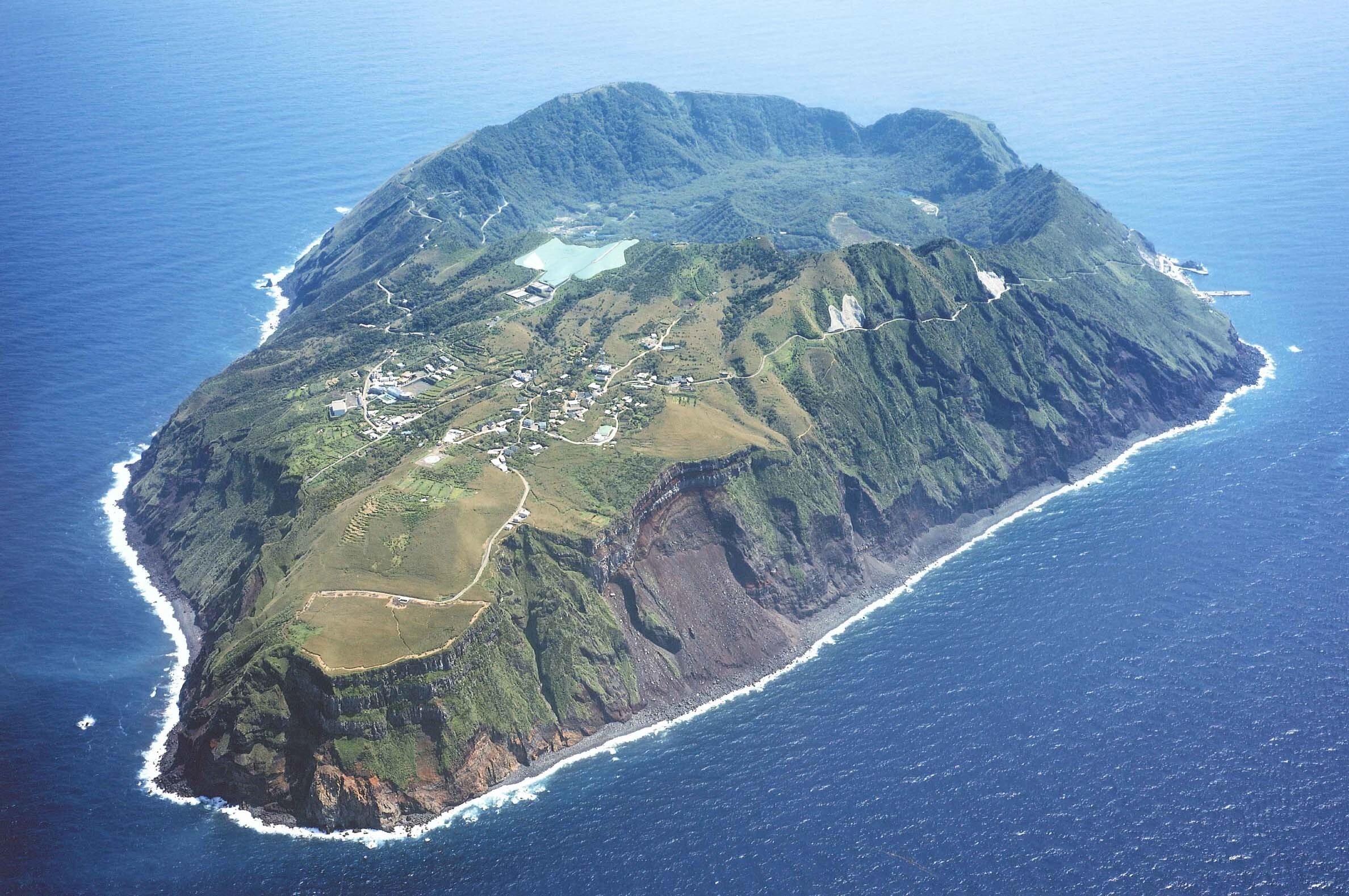 青ヶ島空撮全景